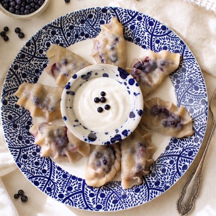 pierogi z jagodami i śmietaną przepis jak je zrobić